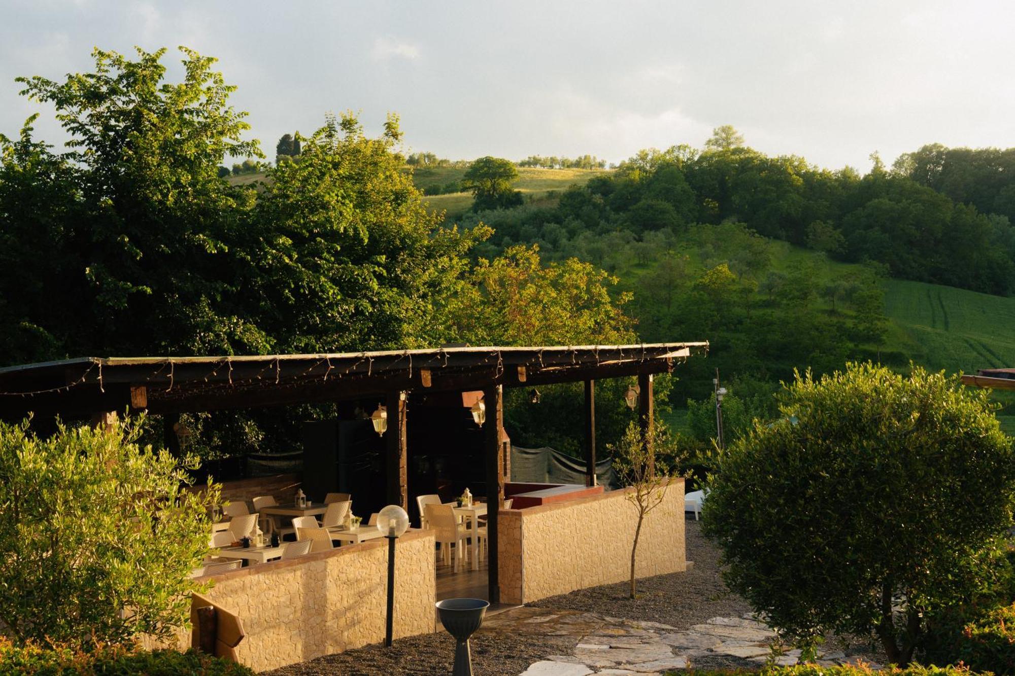 Casale Serena Фабро Екстериор снимка